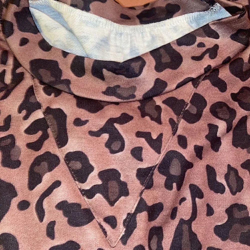 Leopard Print Pullover Top! - Picture 4 of 5